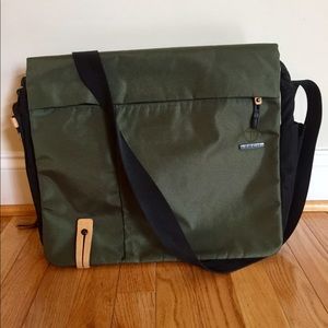 Tumi T Tech Civilian Jacks Nylon Messenger Bag